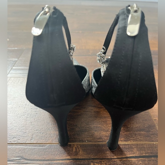 Valerie Stevens Gorgeous Silver & Black Heels - Picture 5 of 6